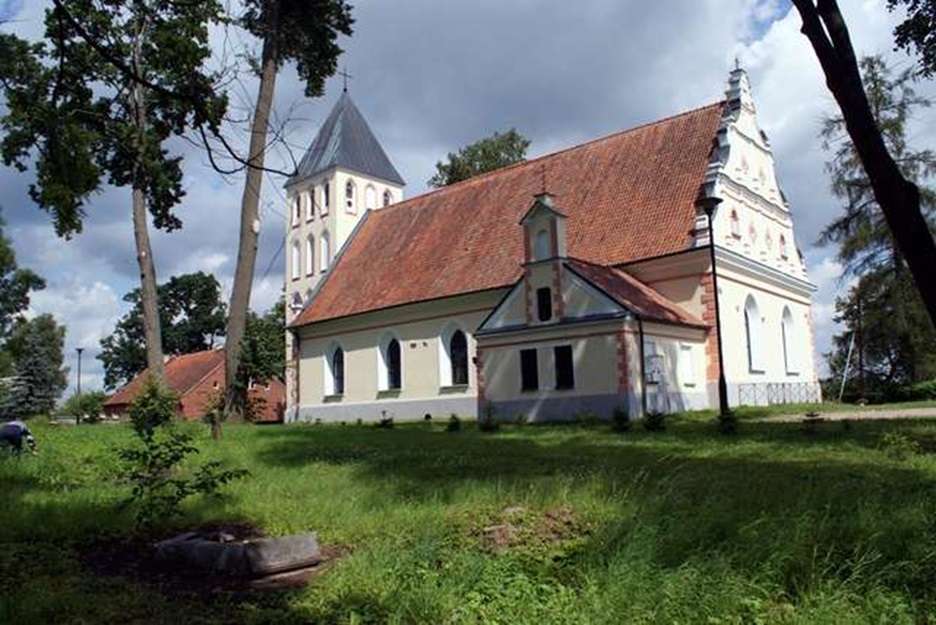 Iglesia de Banie Masuria rompecabezas en línea