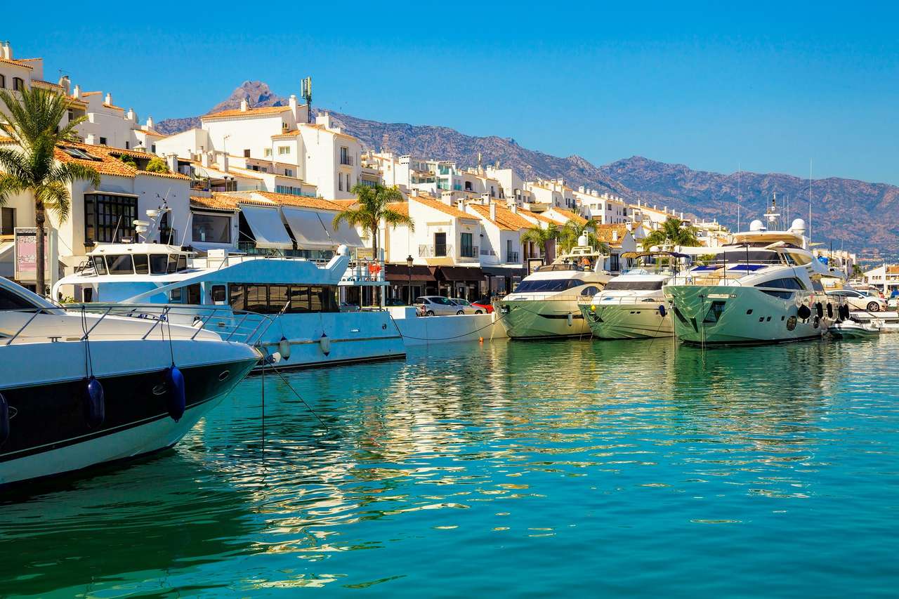 Město Marbella v jižním Španělsku online puzzle