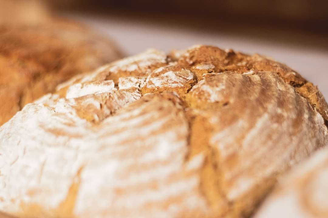pâine brună cu fundal alb jigsaw puzzle online
