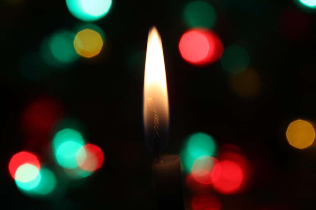 fotografia di messa a fuoco superficiale della candela puzzle online