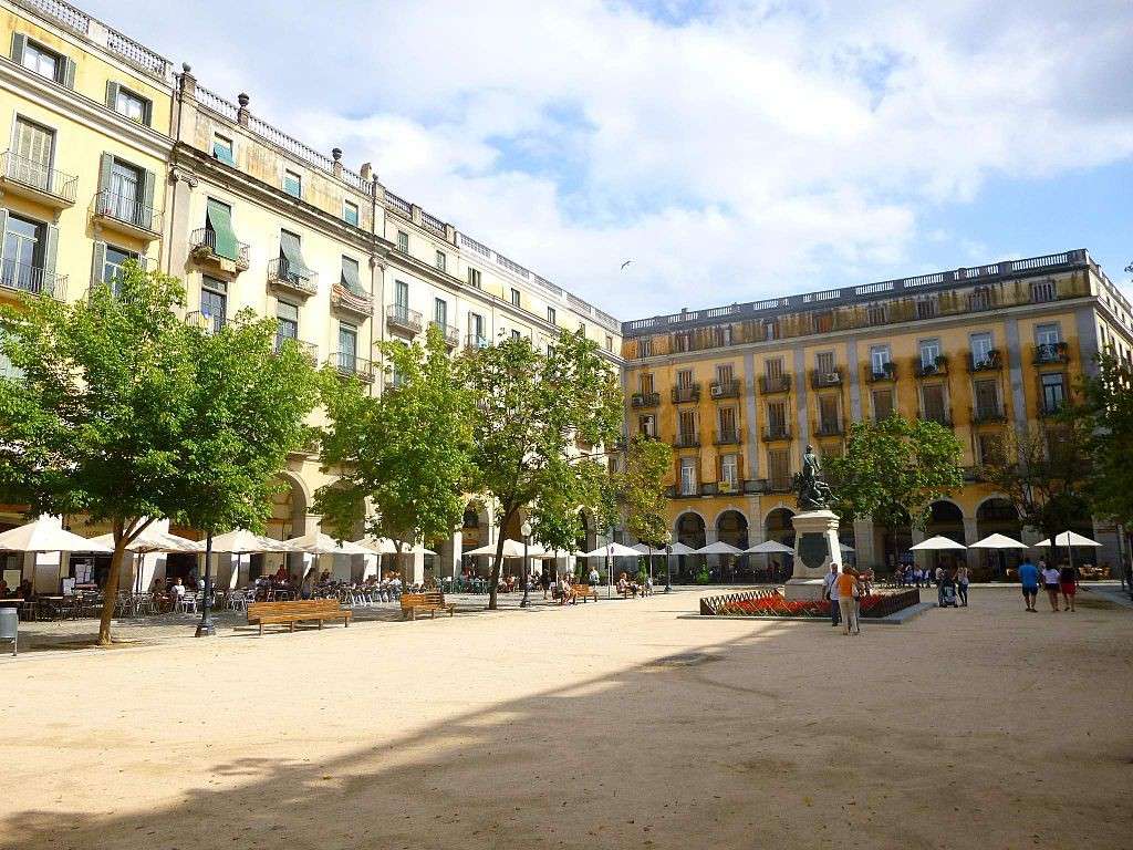 Град Жирона в Испания онлайн пъзел