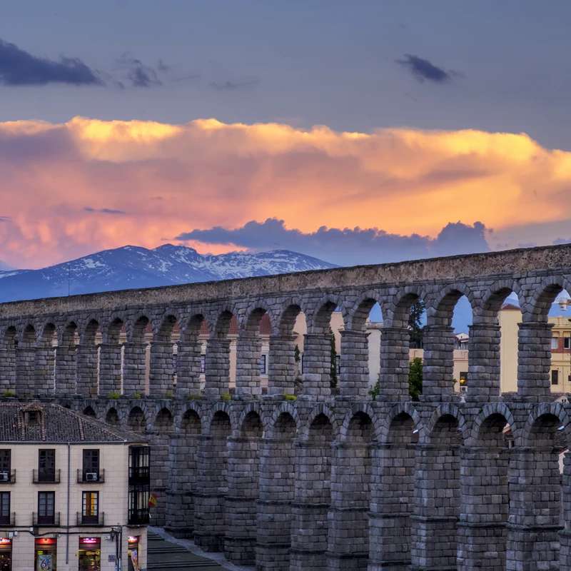 Město Segovia ve Španělsku online puzzle