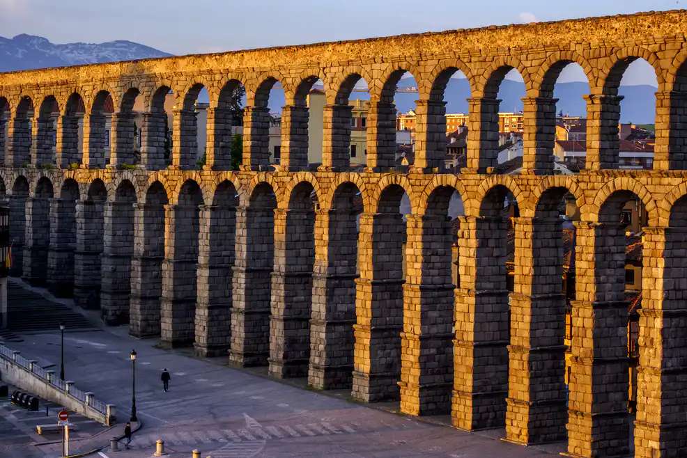 Město Segovia ve Španělsku skládačky online