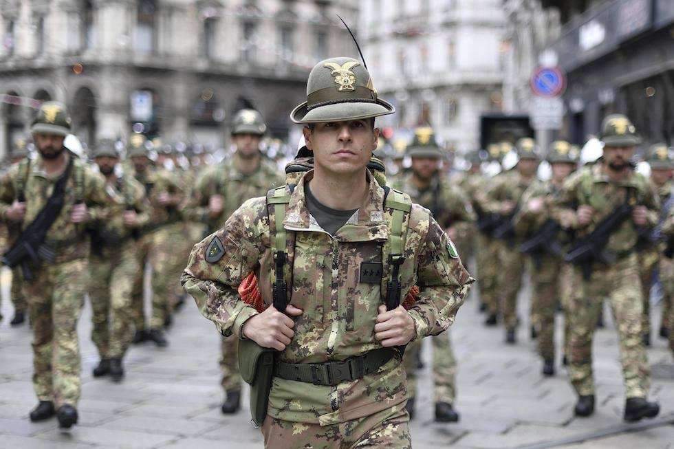 Парад на италианската армия в Алпини онлайн пъзел