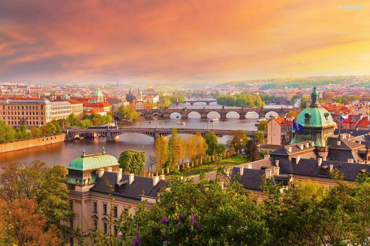 rivier met bruggen in Praag online puzzel