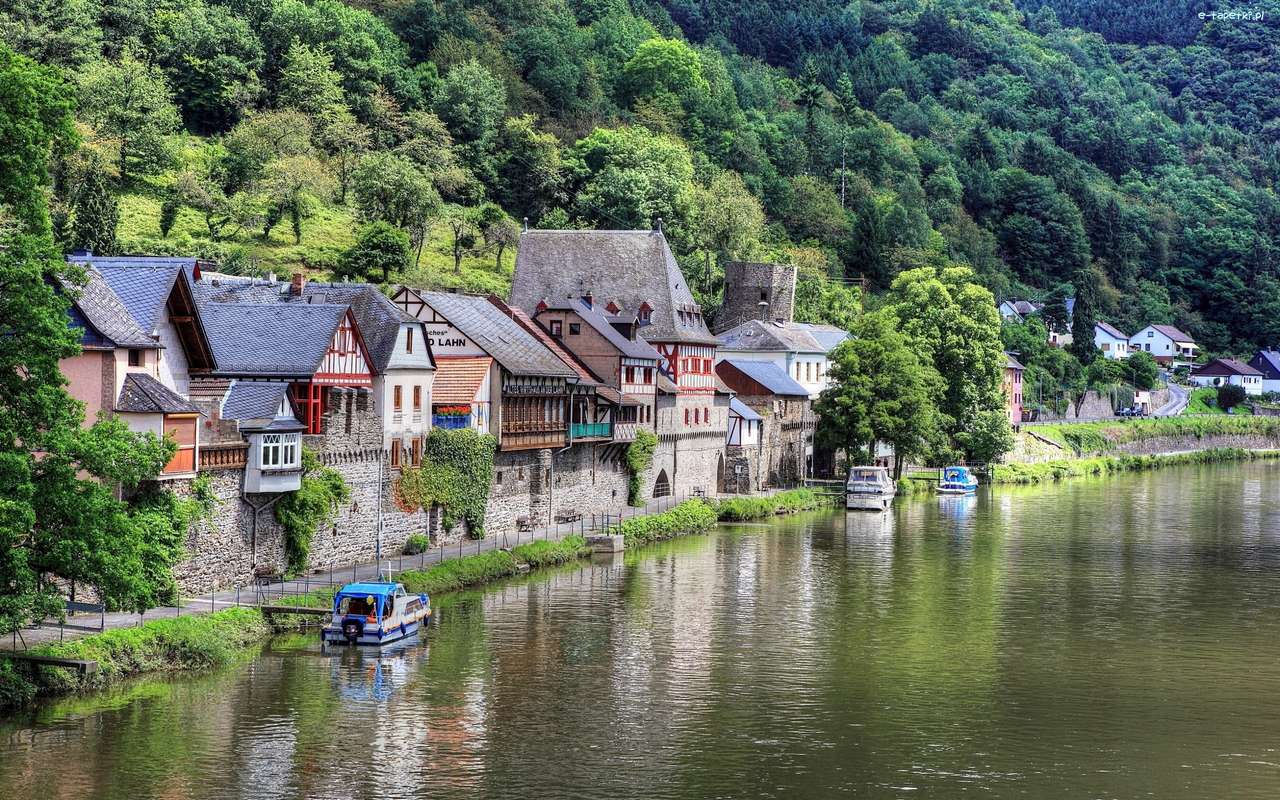 Häuser am Fluss - Deutschland Puzzlespiel online