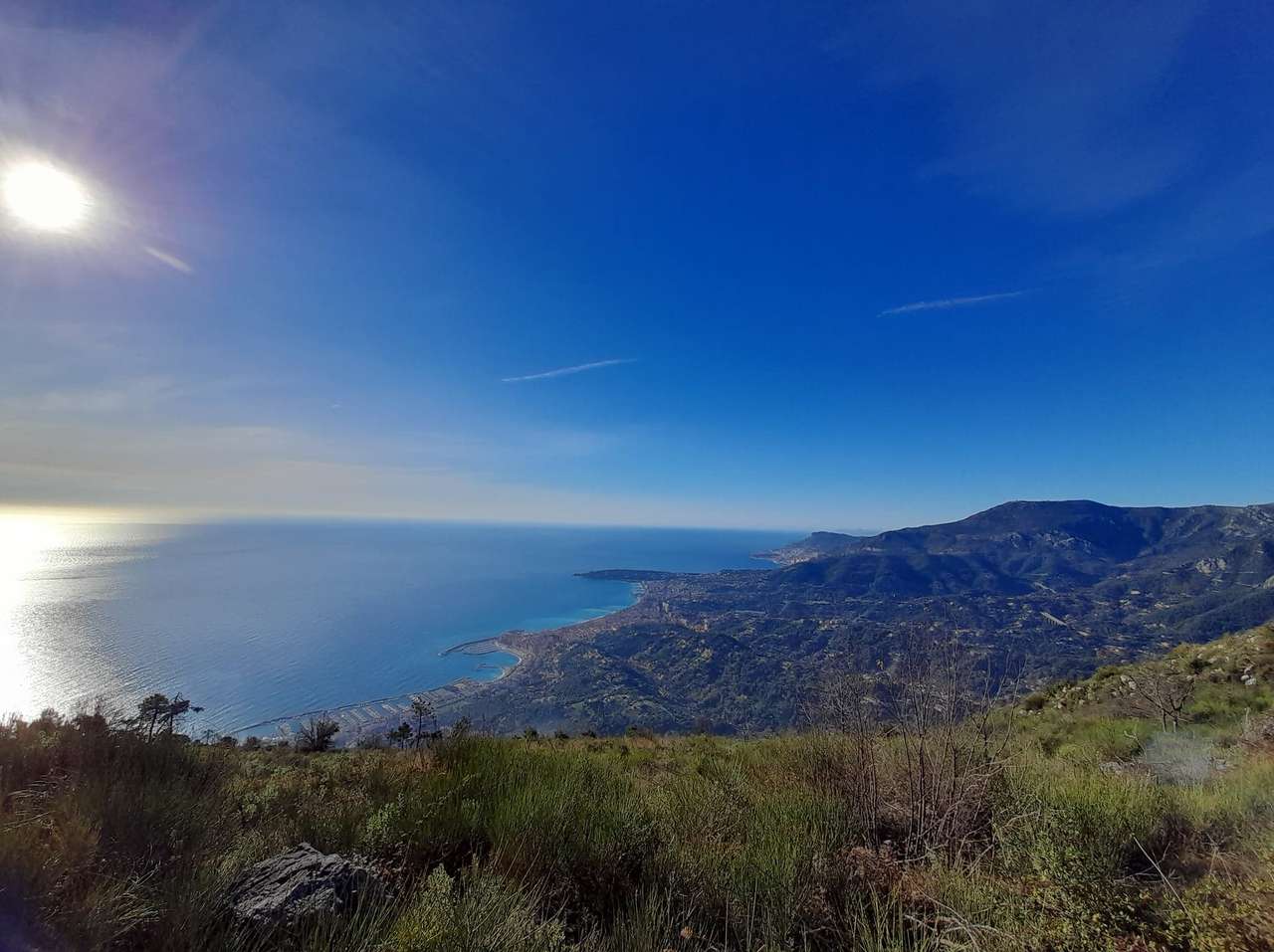 Franska Rivieran havsutsikt Menton pussel på nätet