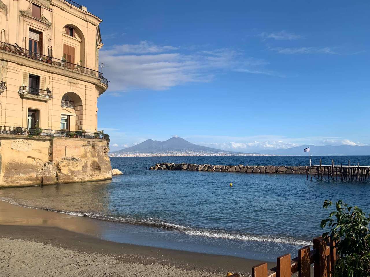Vesúvio e palácio donn'Anna posillipo Nápoles quebra-cabeças online
