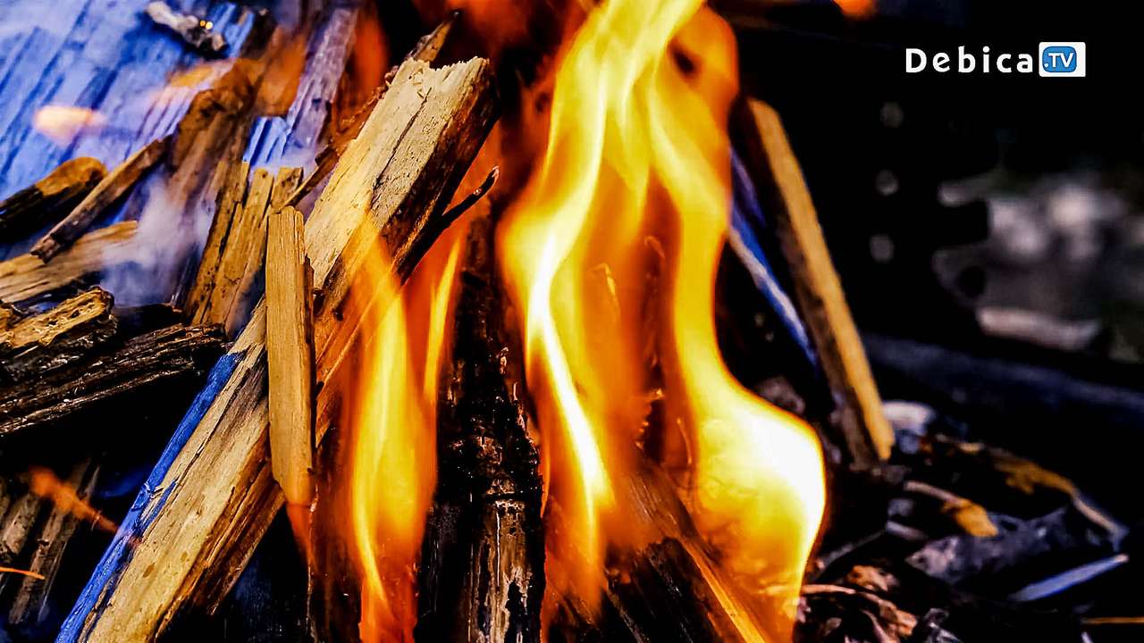 oheň, který dává světlo a teplo online puzzle