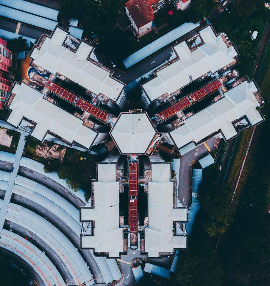 letecký snímek budov skládačky online