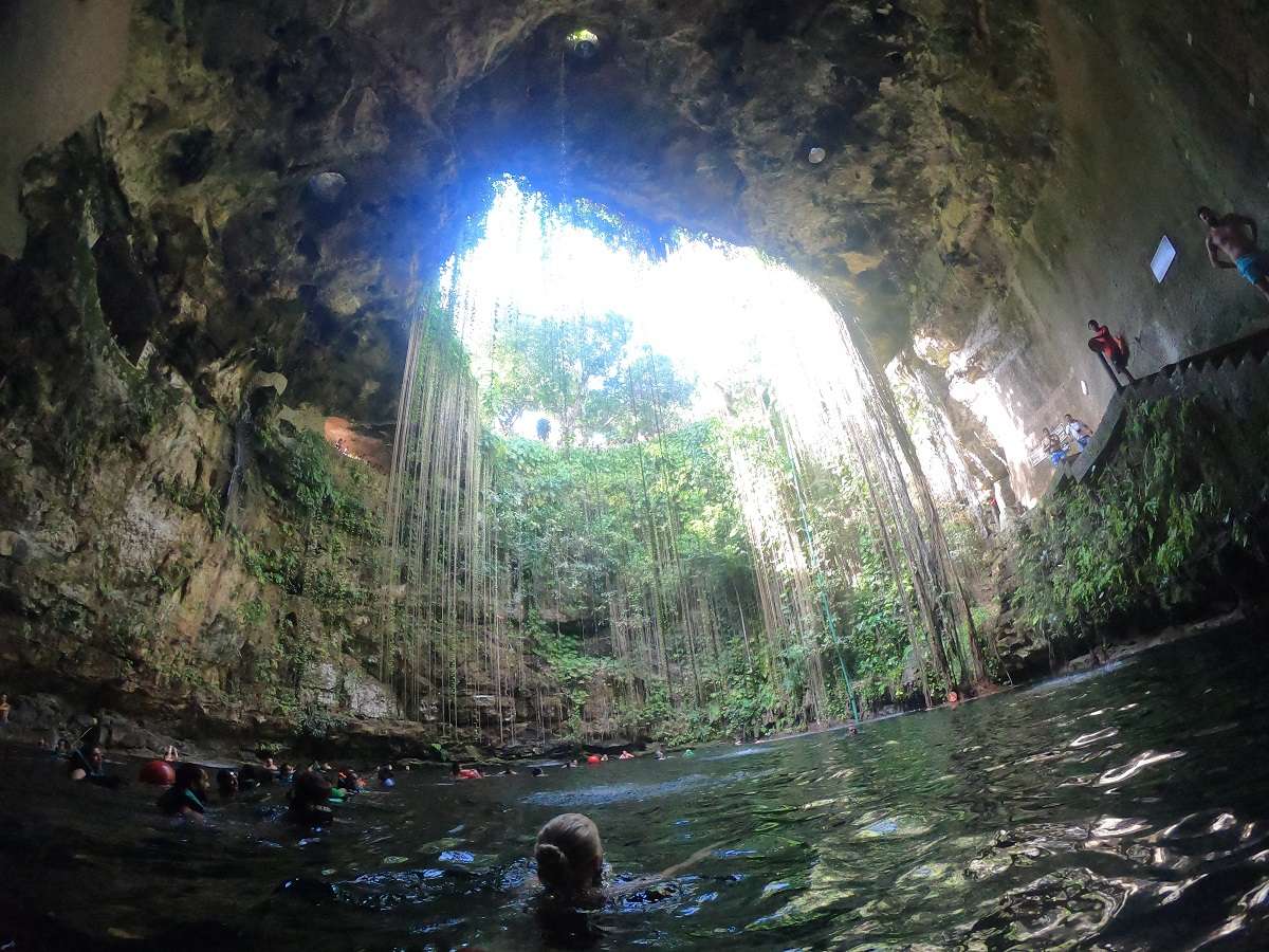 Cenote Ik- Kil- Wellnia Kresowa- Mexiko Pussel online