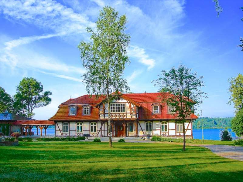 Будинок біля озера пазл онлайн