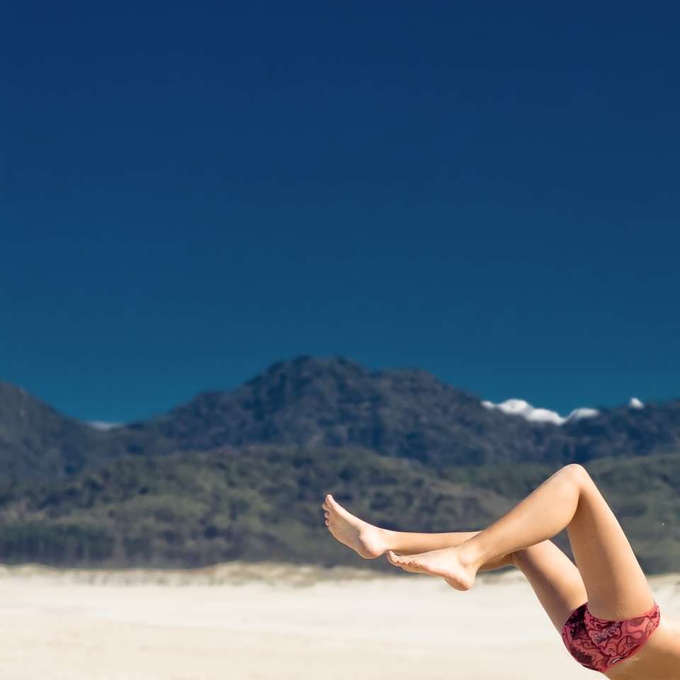 επιλεκτική εστίαση φωτογραφίας γυναίκας στην παραλία online παζλ