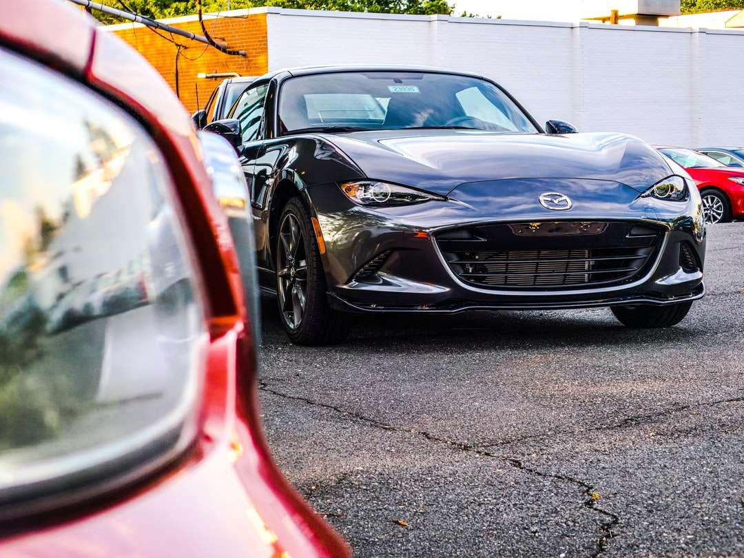 svart Mazda bil Pussel online