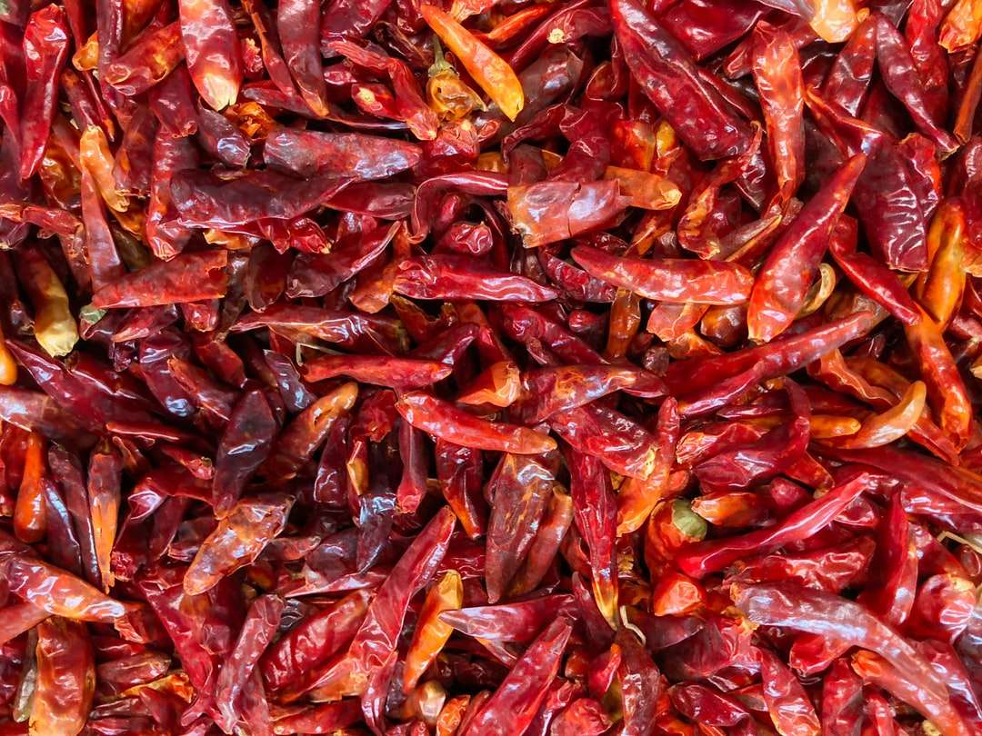 červené a žluté chilli papričky skládačky online