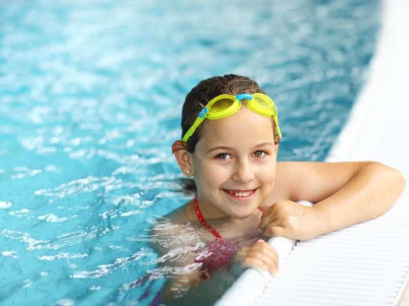 imparare a nuotare in piscina puzzle online