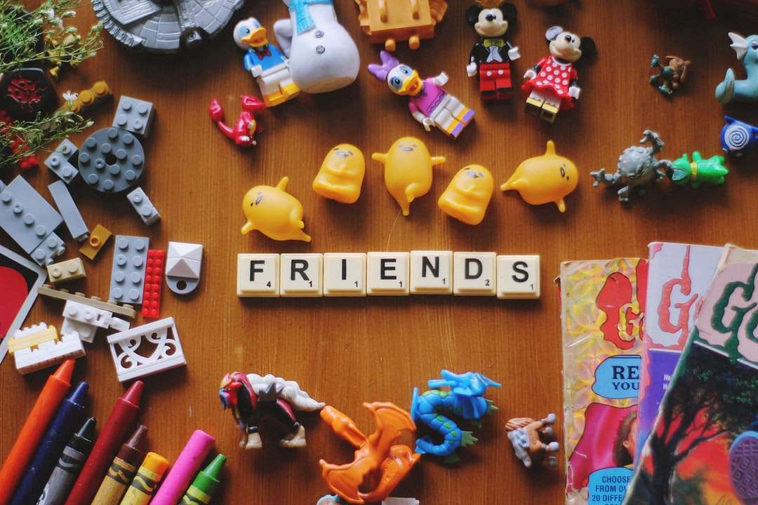 lotto di giocattoli in colori assortiti puzzle online