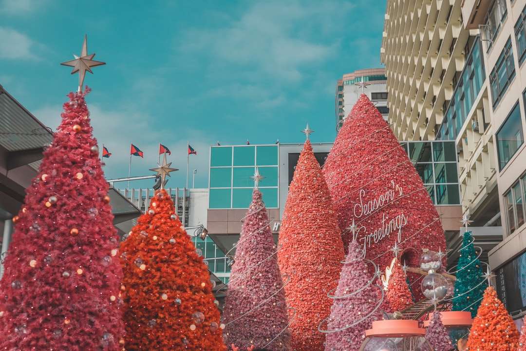 große rote Weihnachtsbäume Online-Puzzle