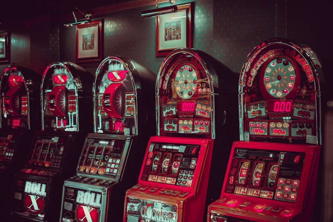 aparate arcade gri și roșu puzzle online