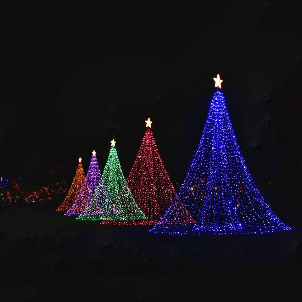 lila és kék karácsonyfa húrlámpákkal kirakós online