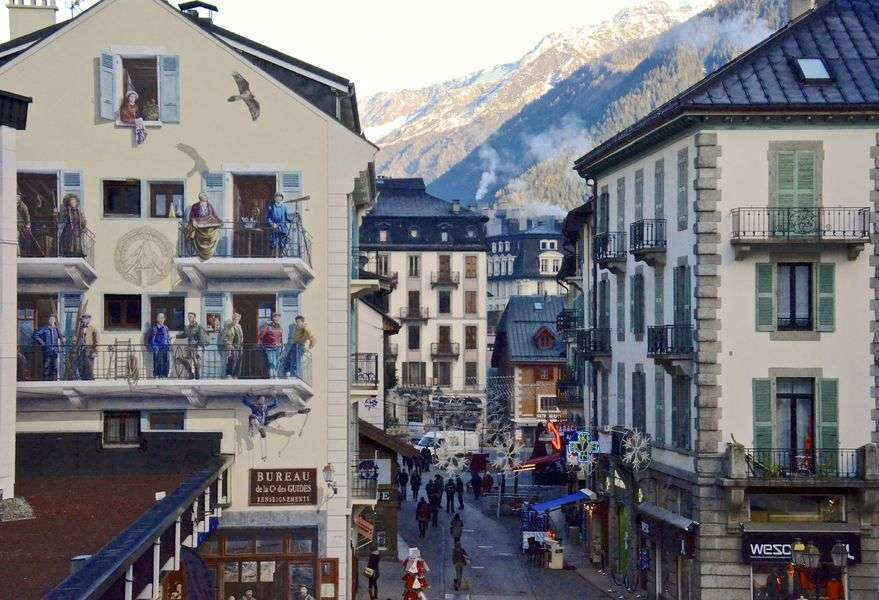 city ​​in the mountains jigsaw puzzle online