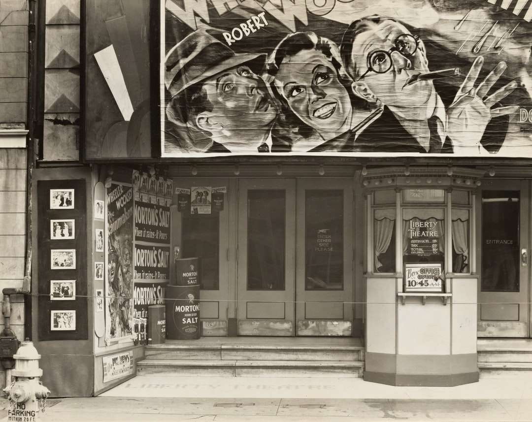 фотографія у відтінках сірого кінотеатру в Новому Орлеані пазл онлайн