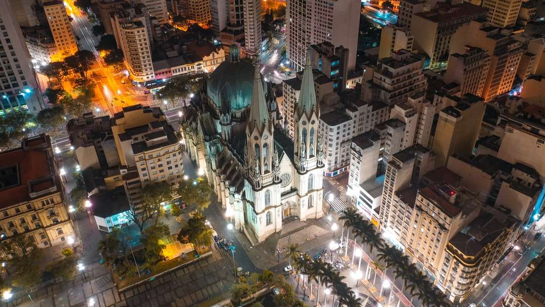 въздушна снимка на градски сгради онлайн пъзел