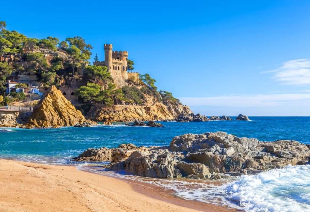 kasteel aan de rotsachtige kust online puzzel