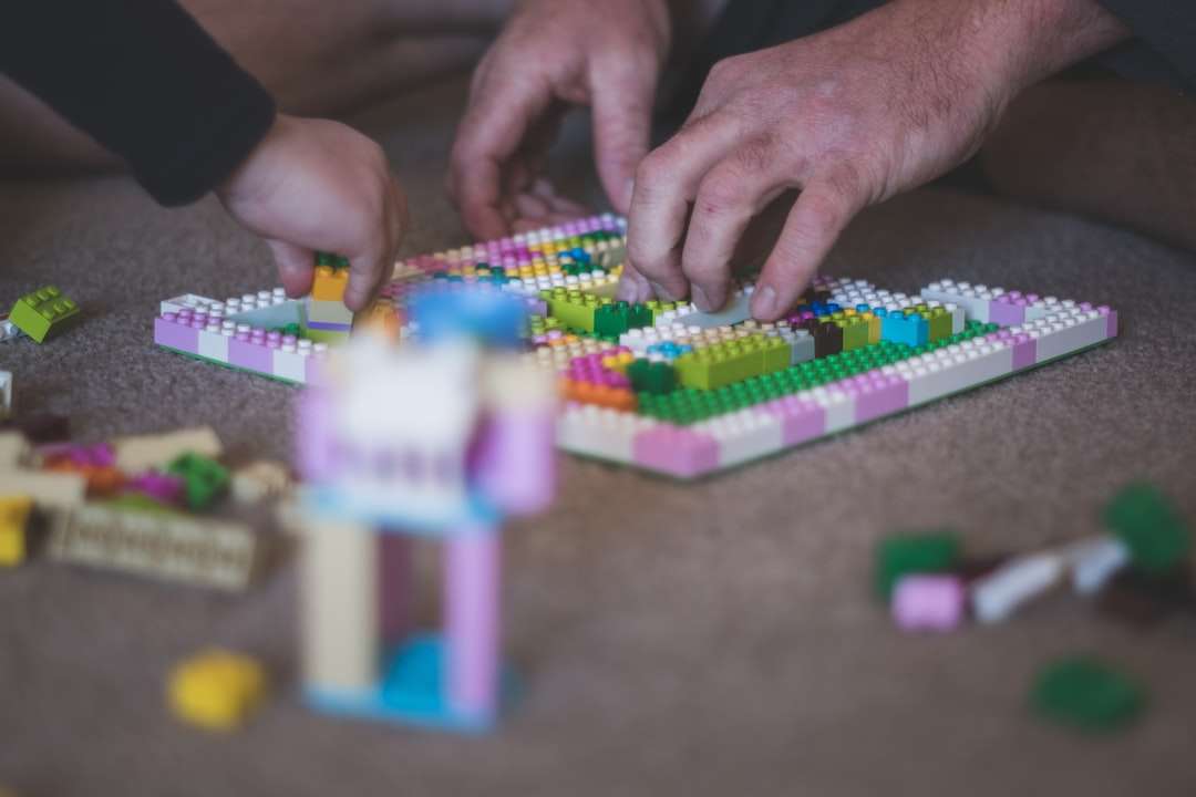 Puzzelspeelgoed in verschillende kleuren online puzzel