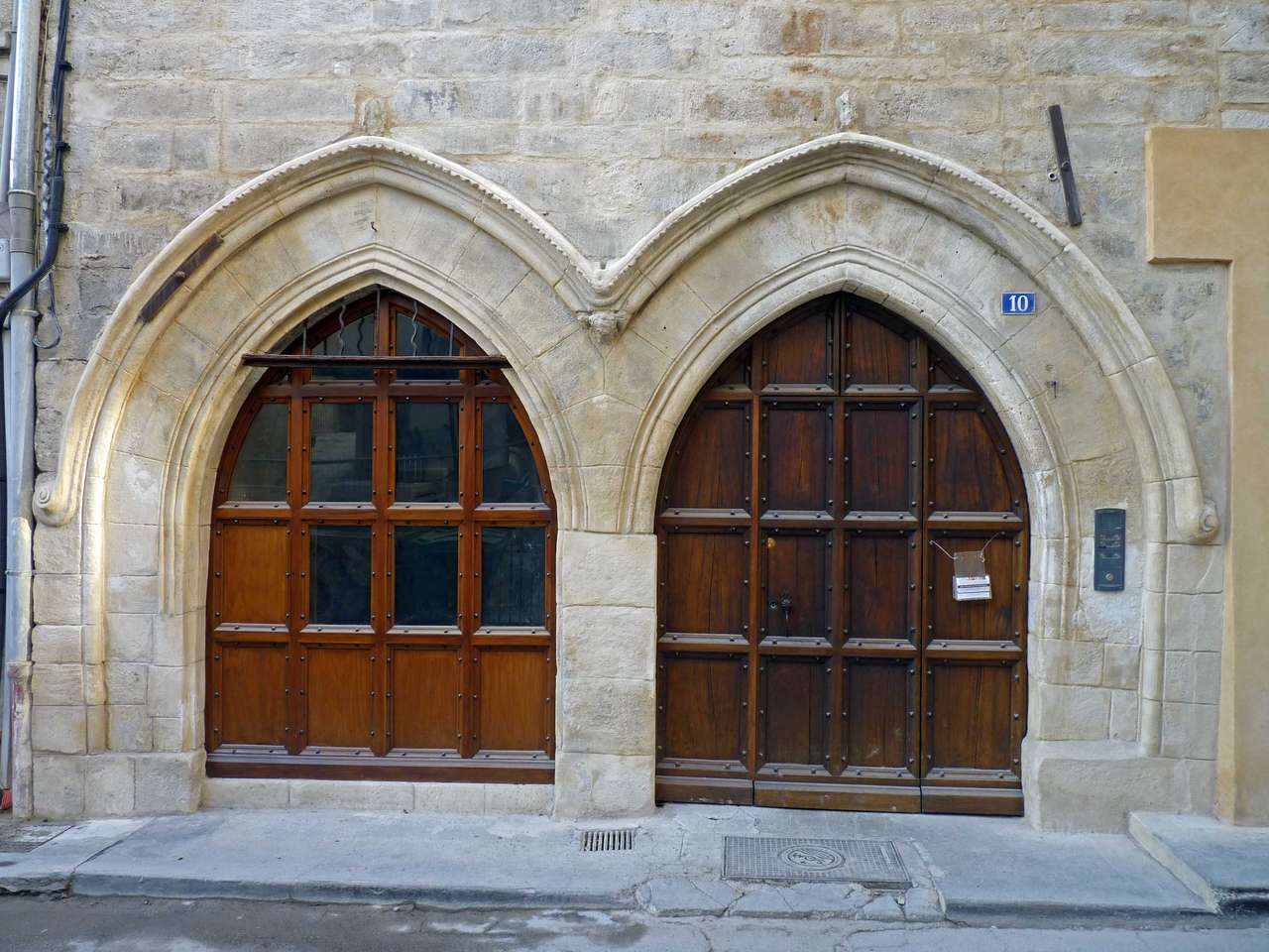 Uși în Grèoux les Bains puzzle online