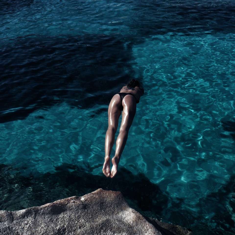 femme plongée dans l'océan puzzle en ligne