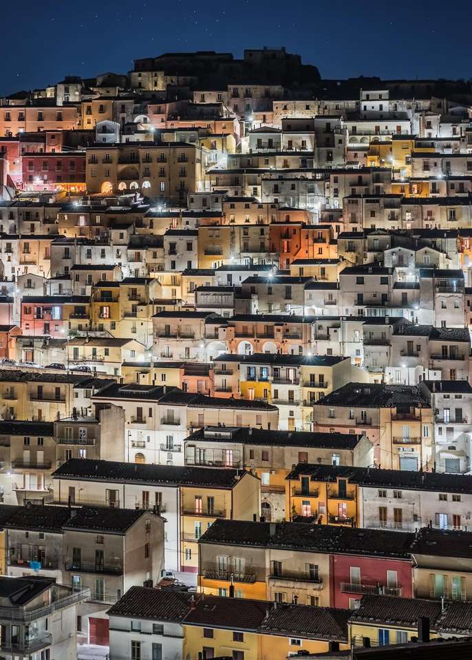 Nachtfoto von Calitri Italien Online-Puzzle