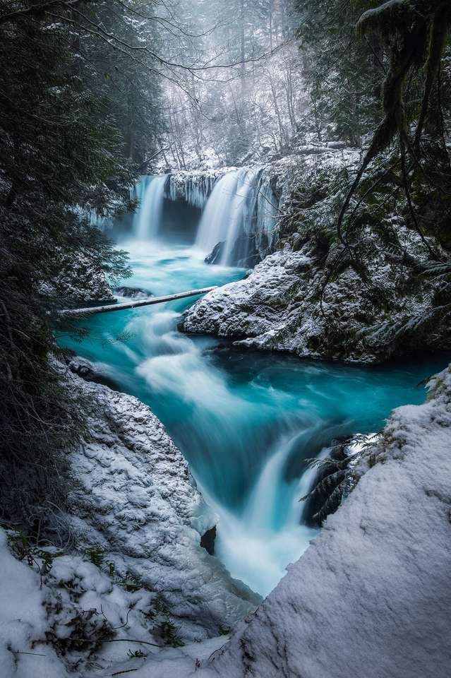 Waterfall snow jigsaw puzzle online