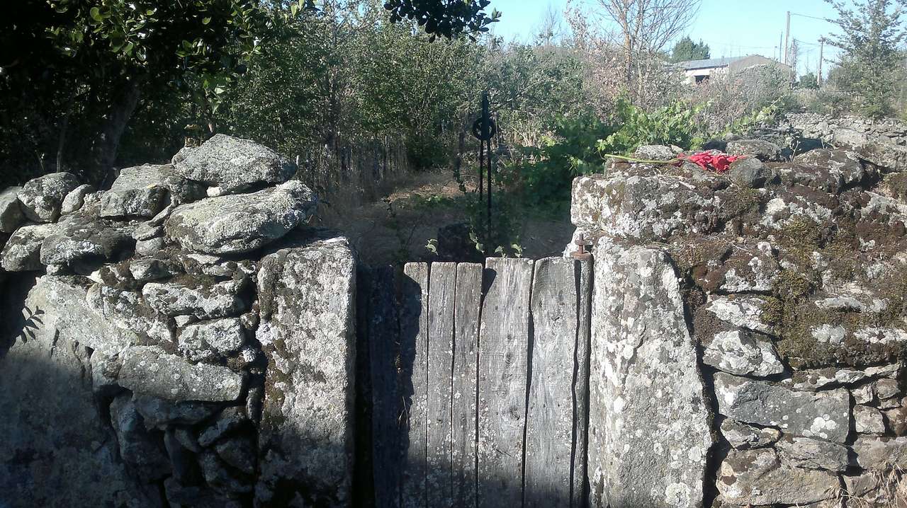 Типична ограда на Саяго. Замора-Испания. онлайн пъзел