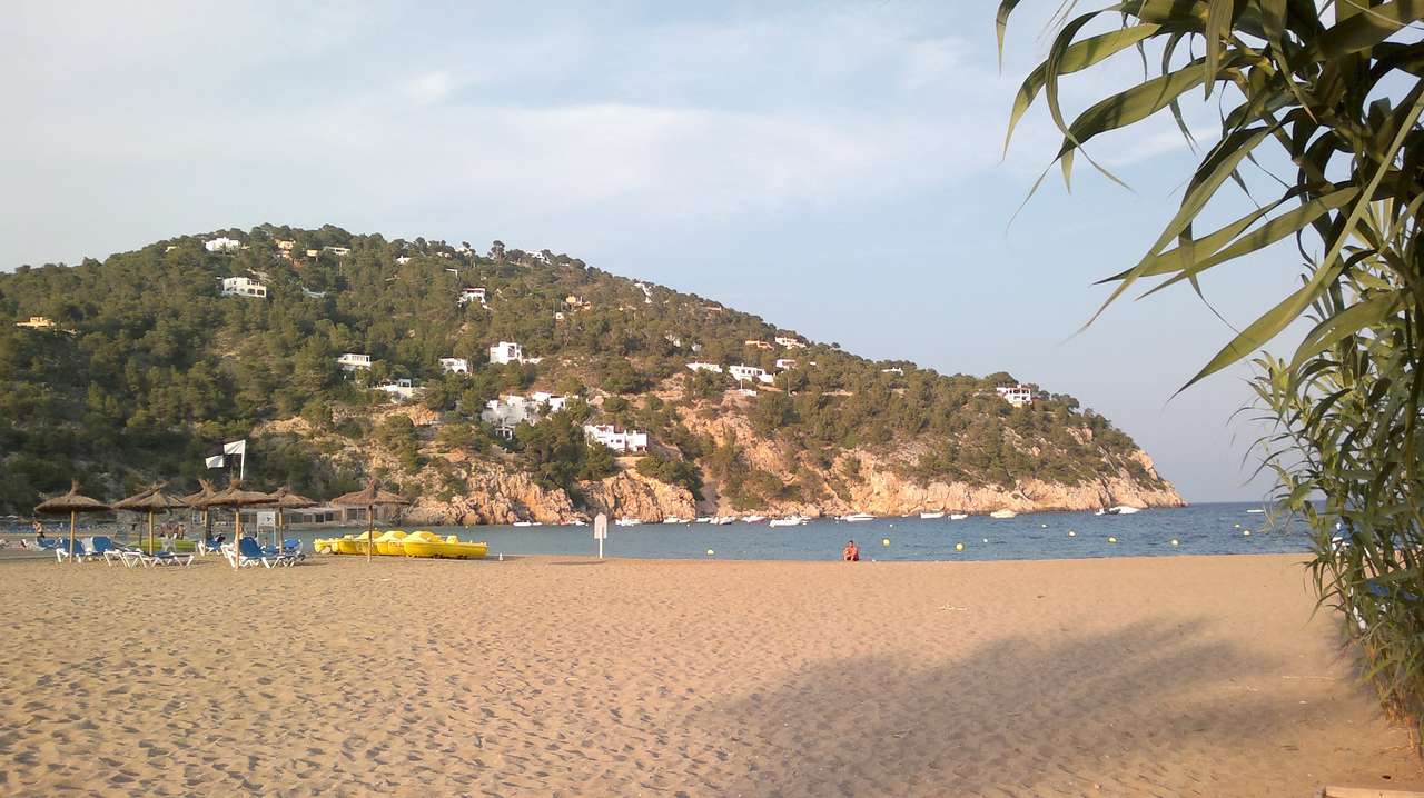 Playa en Ibiza.España rompecabezas en línea