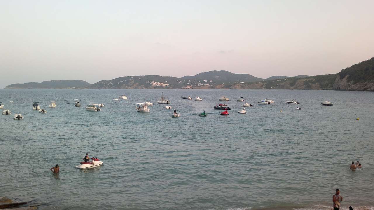 Sommar på Ibiza. Balearerna - Spanien. Pussel online