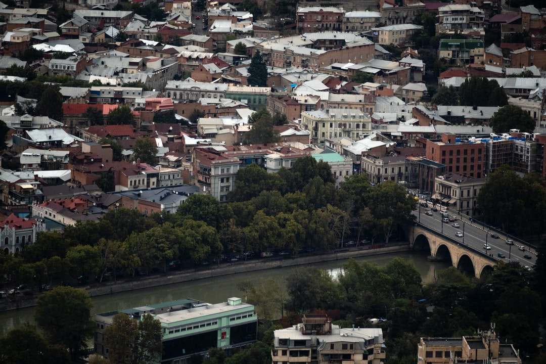 luchtfoto van kanaal in de stad legpuzzel online