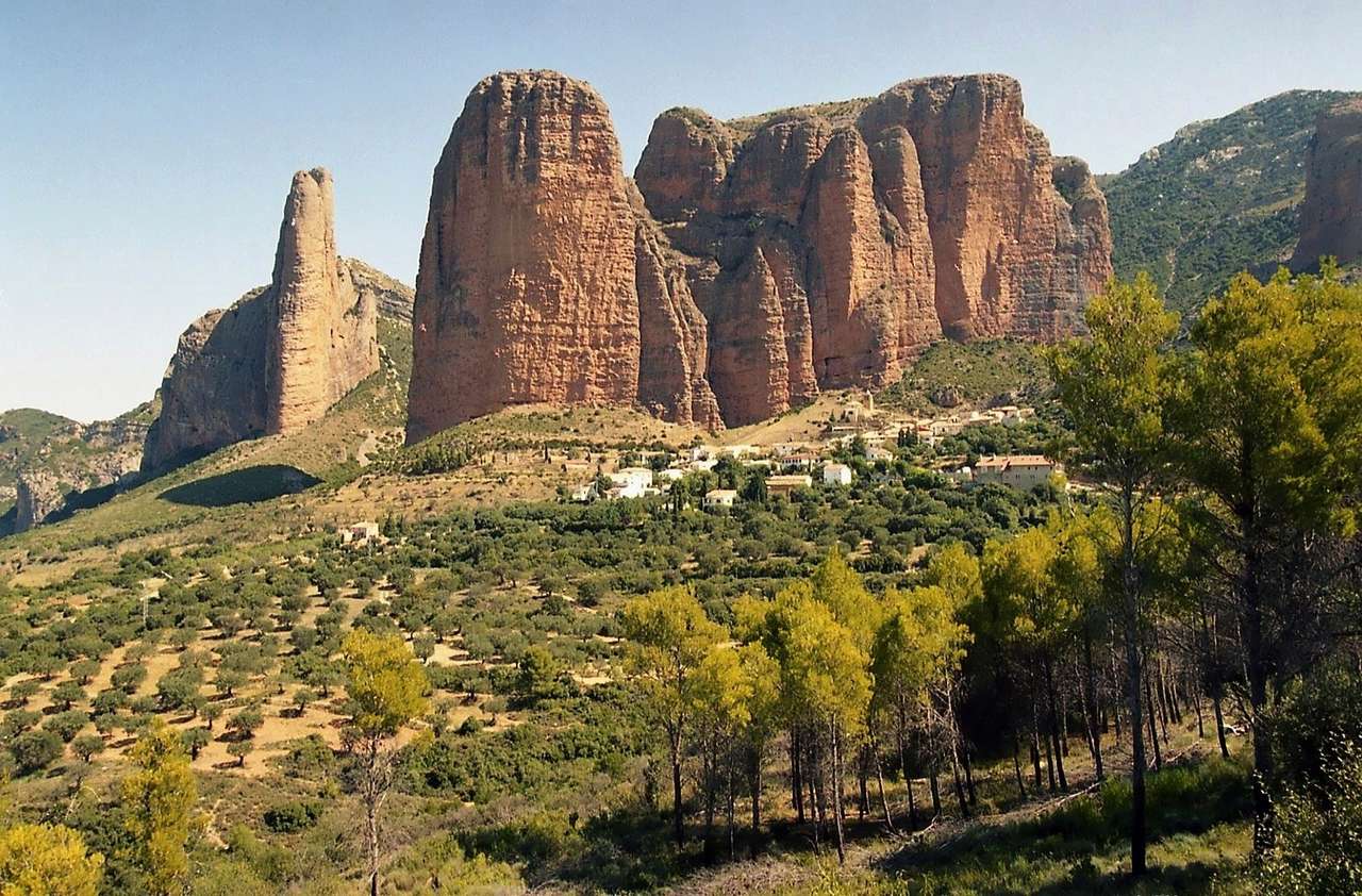 Mallos de Riglos Landschaft in Spanien Puzzlespiel online