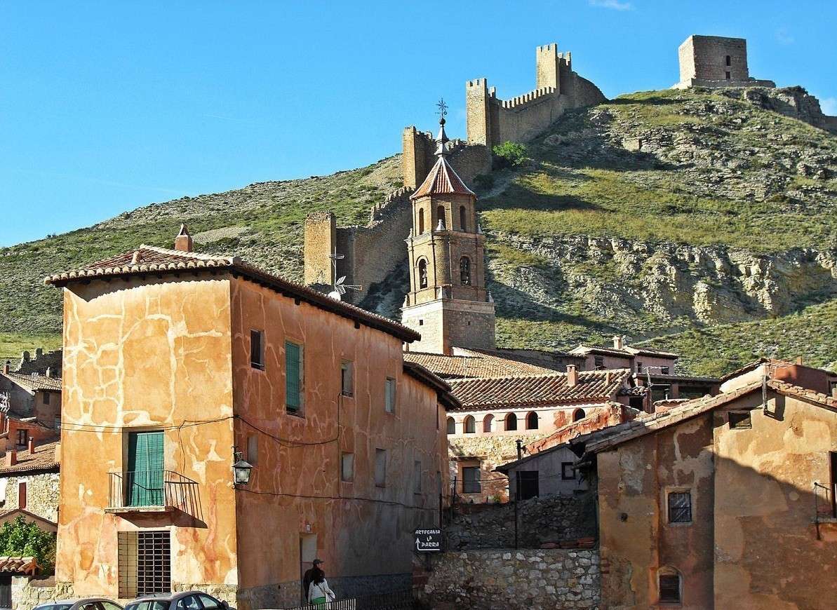 De middeleeuwse stad Albarracin in Spanje legpuzzel online