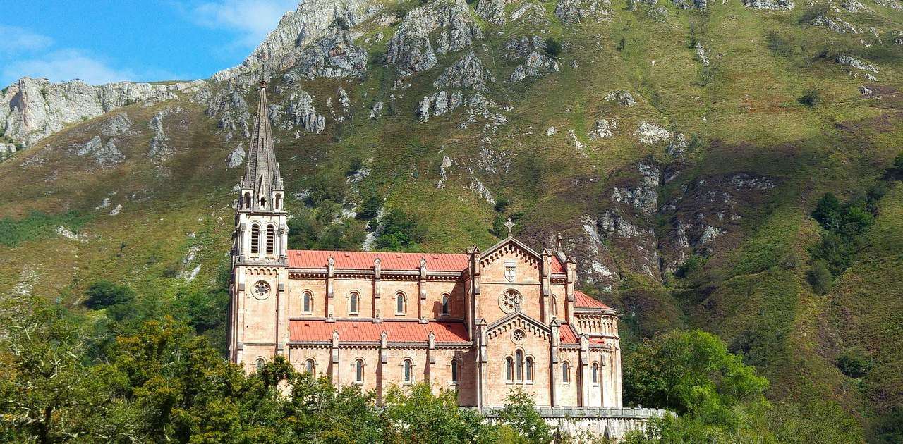 Covadonga kyrka Spanien Pussel online