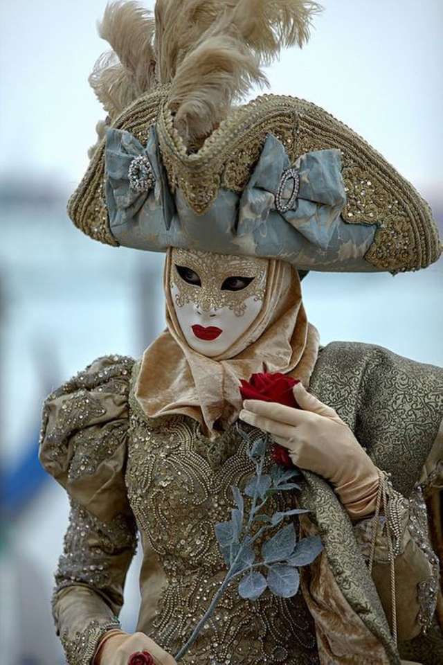 Венецианские маски и костюмы онлайн-пазл