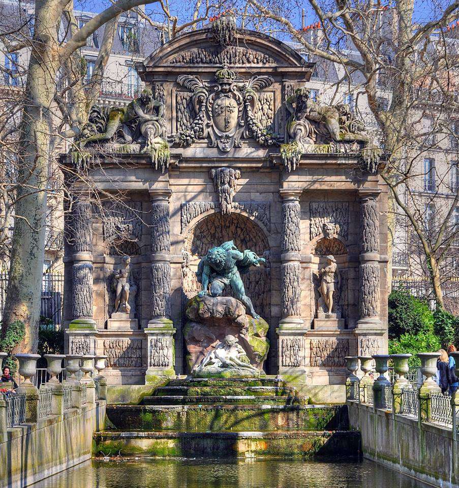 Paris, Medici-fontänen från 1600-talet pussel på nätet