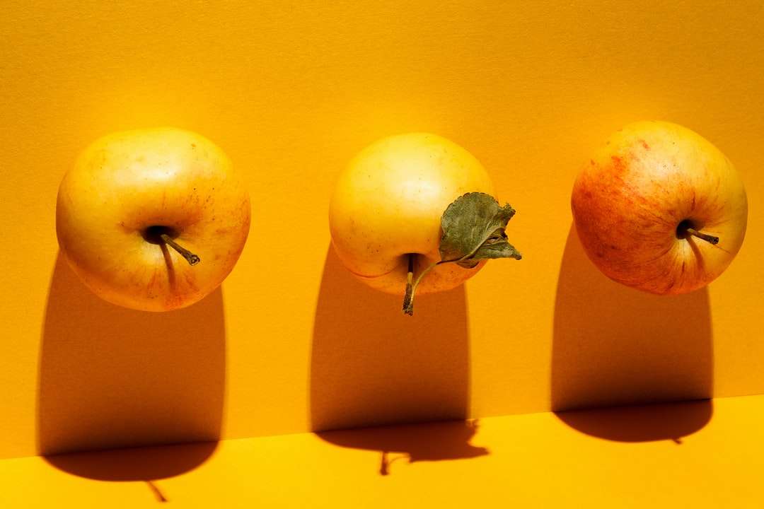 dvě žluté a zelené plody jablek online puzzle