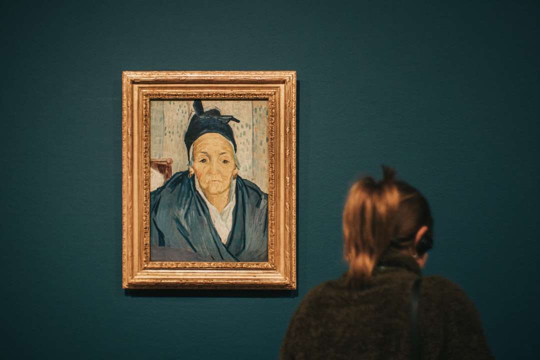 persona in piedi vicino a Old Women of Arles dipinto di Gauguin puzzle online