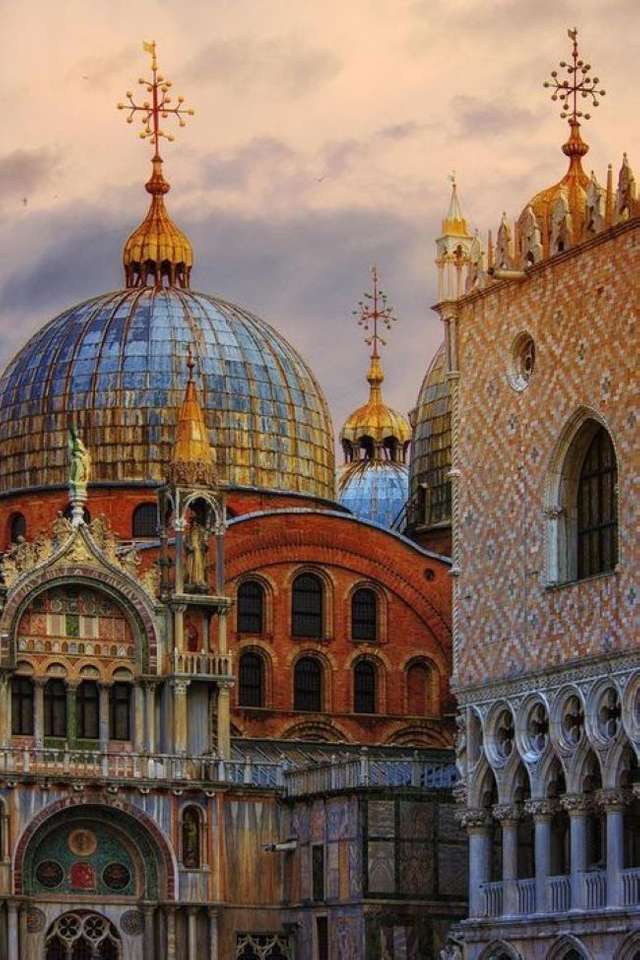 Hegycsúcsok, Velence, Olaszország online puzzle