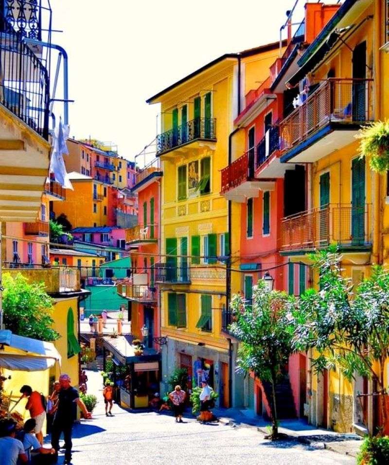 Färgrika hus i Italien Pussel online