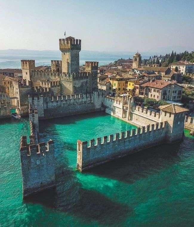 Lago di Garda vecchio Castello Italia puzzle online