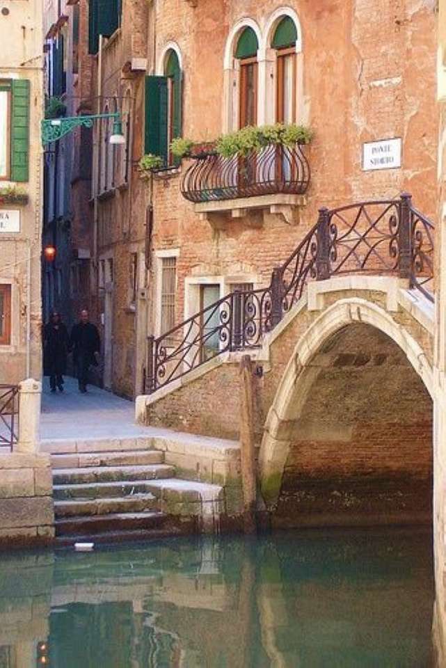 Pont et canal du côté de Venise puzzle en ligne