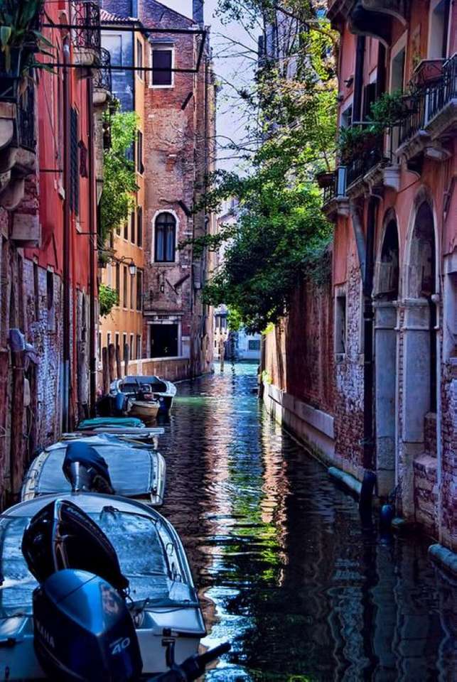 Barcos de Venecia en canal lateral rompecabezas en línea