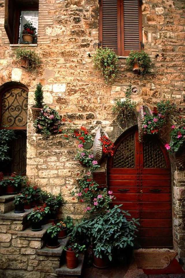 House front in There in Umbria online puzzle